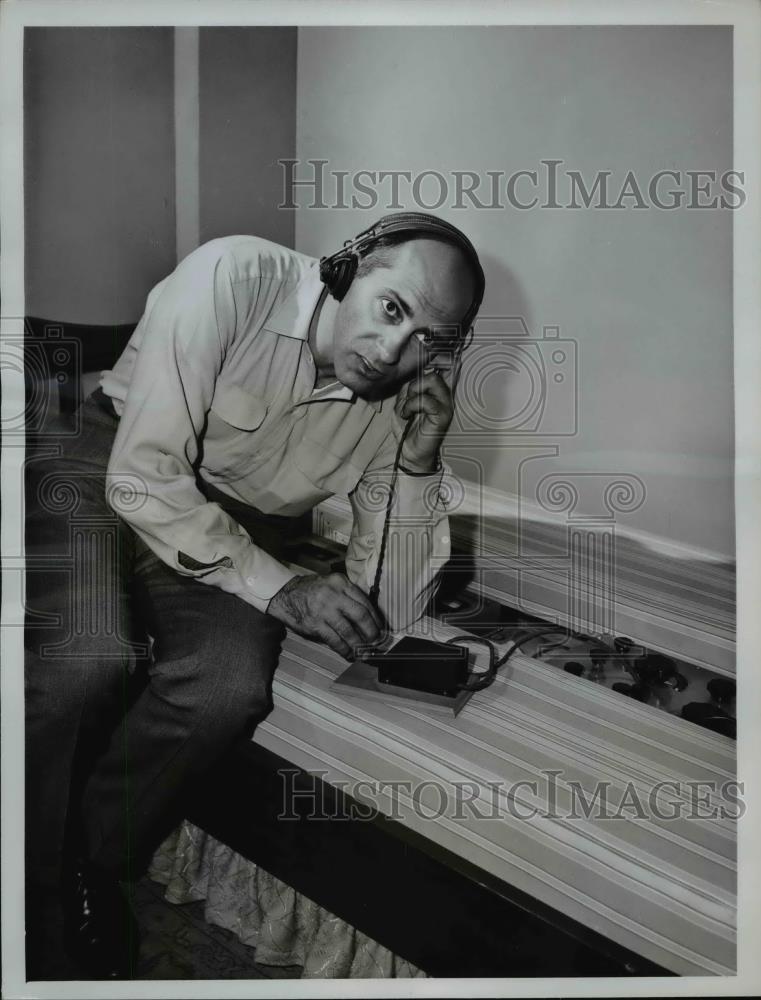 1962 Press Photo Robert Ellin Transmits Secret Information Via Radio - nee96471 - Historic Images