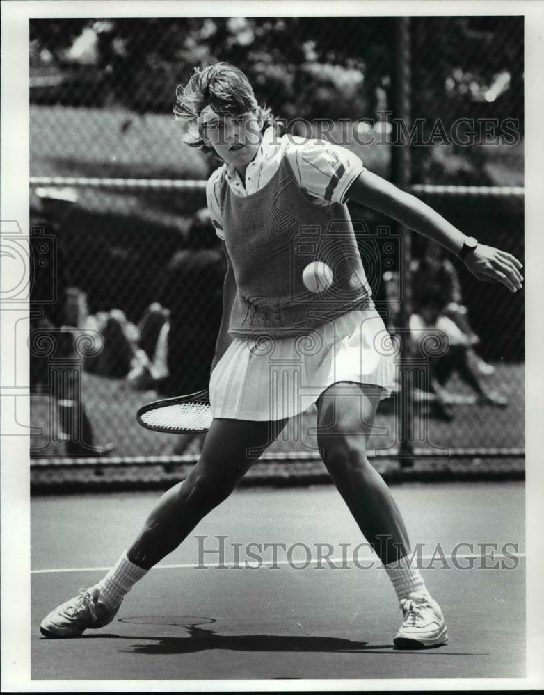 1986 Press Photo Sarah Hurst, Winner of Her Match in the 18 Division - cvb64622 - Historic Images