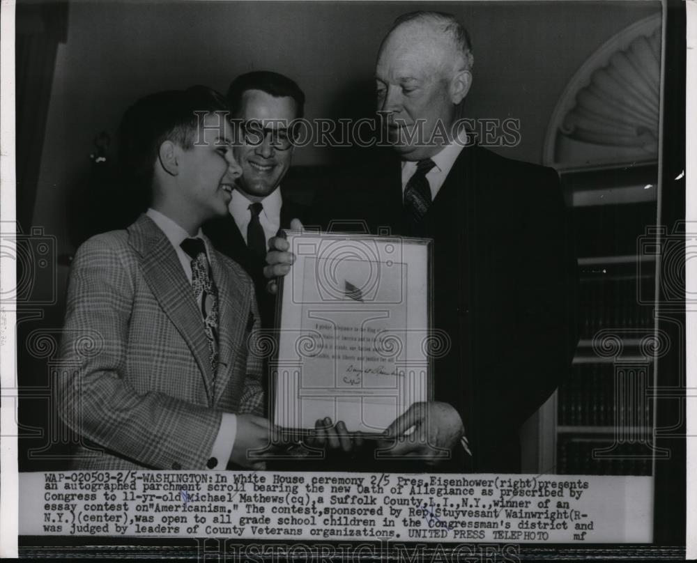 1955 Press Photo President Eisenhower During A Ceremony At The White House - Historic Images