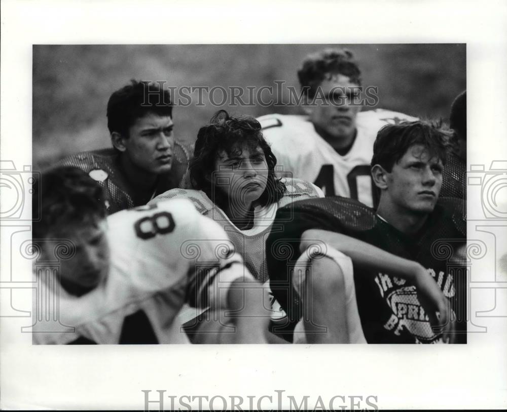 1989 Press Photo Wanda Ballou tries out for Lorain Brookside football team - Historic Images