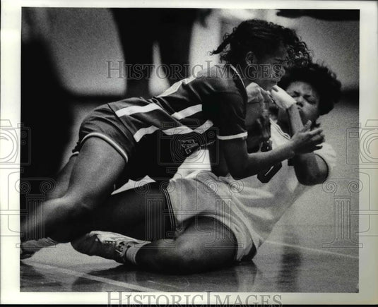 1990 Press Photo April Davis of JFK dives on top of Latonya Stiner  - cvb57674 - Historic Images