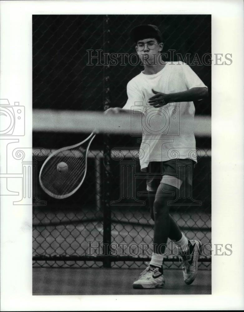 1991 Press Photo Roberto Colon Hits a Shot During USTA National Junior Tennis - Historic Images
