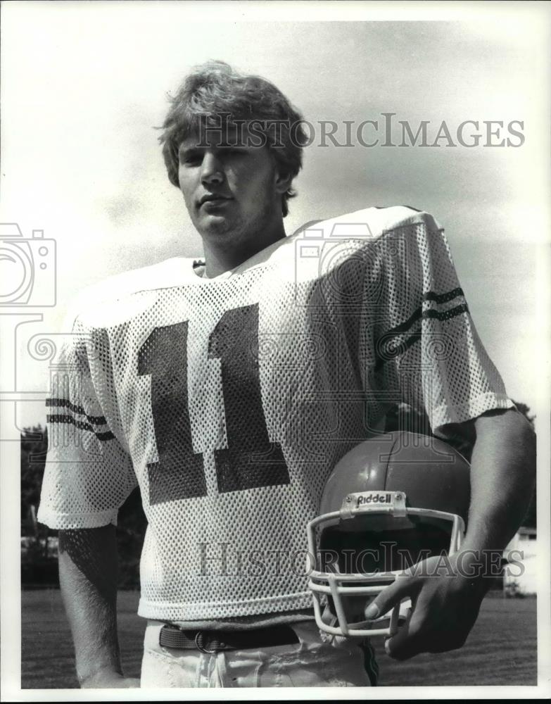 1985 Press Photo Bay Village High Football, Peter Henneberry, Quarterb