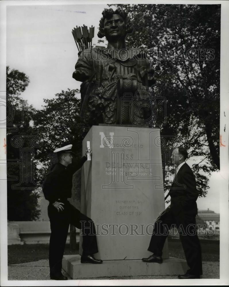 1987 Press Photo Tom Forrestal (left) and Tom Place at Naval Academy - cvb64322 - Historic Images