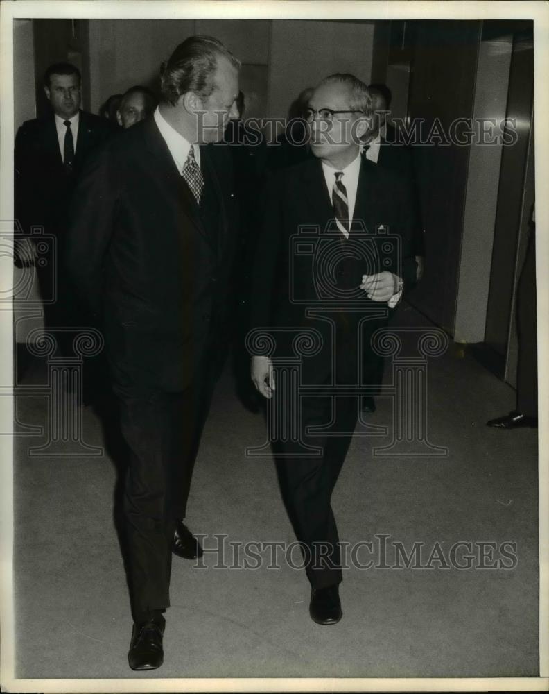 1971 Press Photo West German Chancellor Willy Brandt talks with U Thant - Historic Images