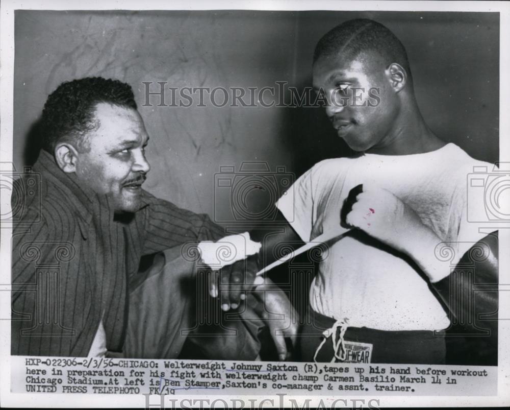 1956 Press Photo Boxer Johnny Saxton tapes up hands with co-manager Ben Stamper - Historic Images