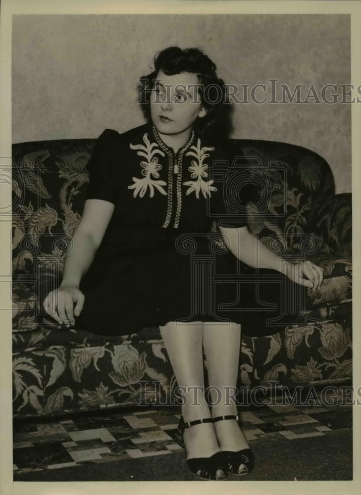 1940 Press Photo Irene Polaski of Sweden talks about invasion of Poland - Historic Images