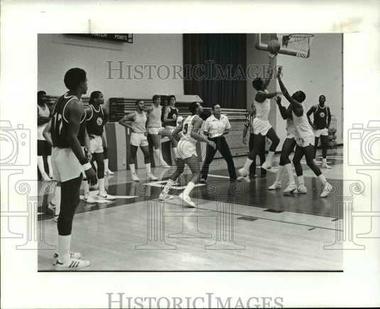 1982 Press Photo Cavs workout at Lakeland Community College - cvb64298 - Historic Images