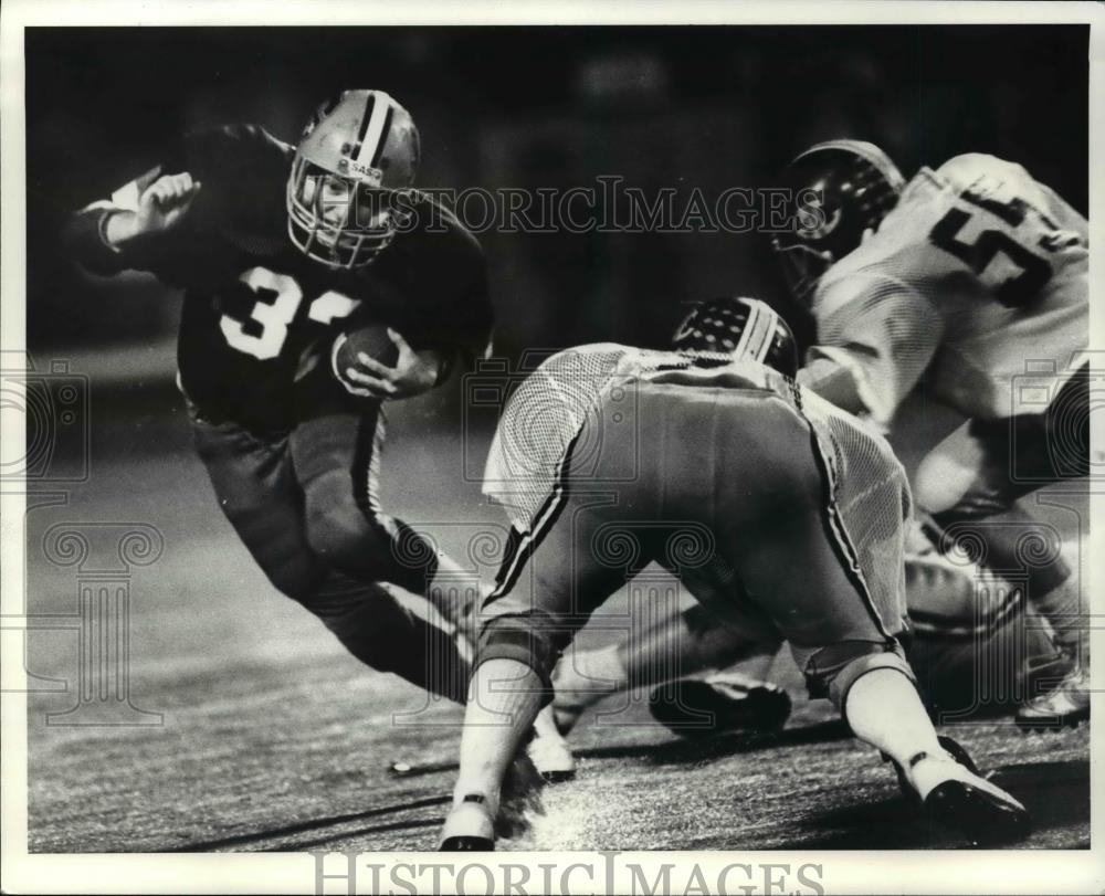 1985 Press Photo Football action scene - cvb64290 - Historic Images