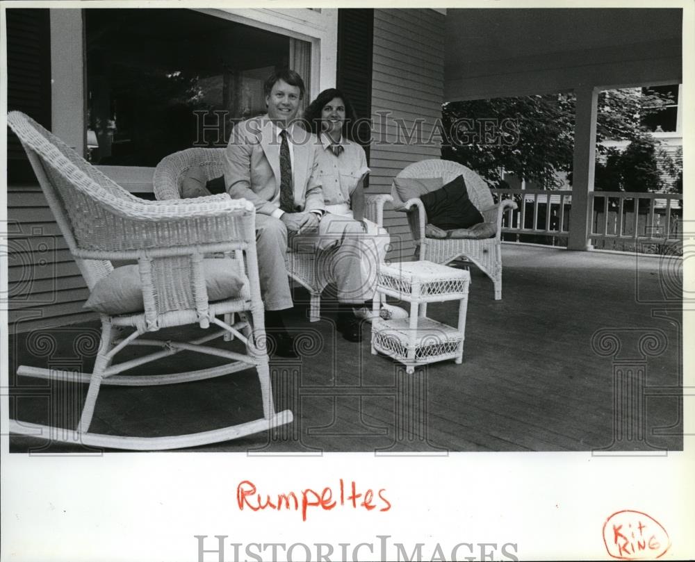 1990 Press Photo Ned and Nancy Rumpeltes at their home near Hutton Elementary - Historic Images