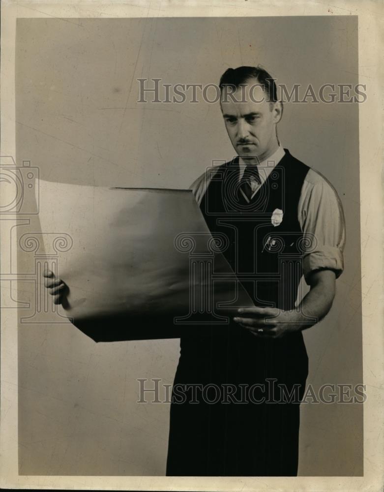 1942 Press Photo Foreman Douglas Compondee Holds His Plan For the Project - Historic Images