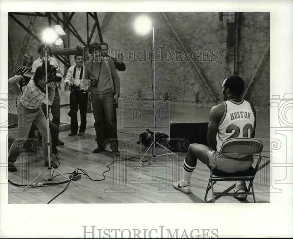 Press Photo Huston, Basketball - cvb64031 - Historic Images