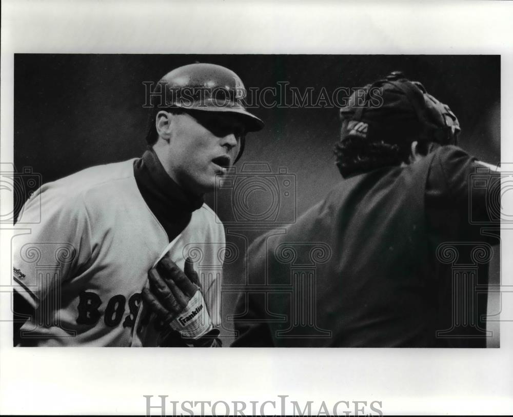 1991 Press Photo Tom Brunansky,Boston, argues with HP Umpire Tim Tschida. - Historic Images