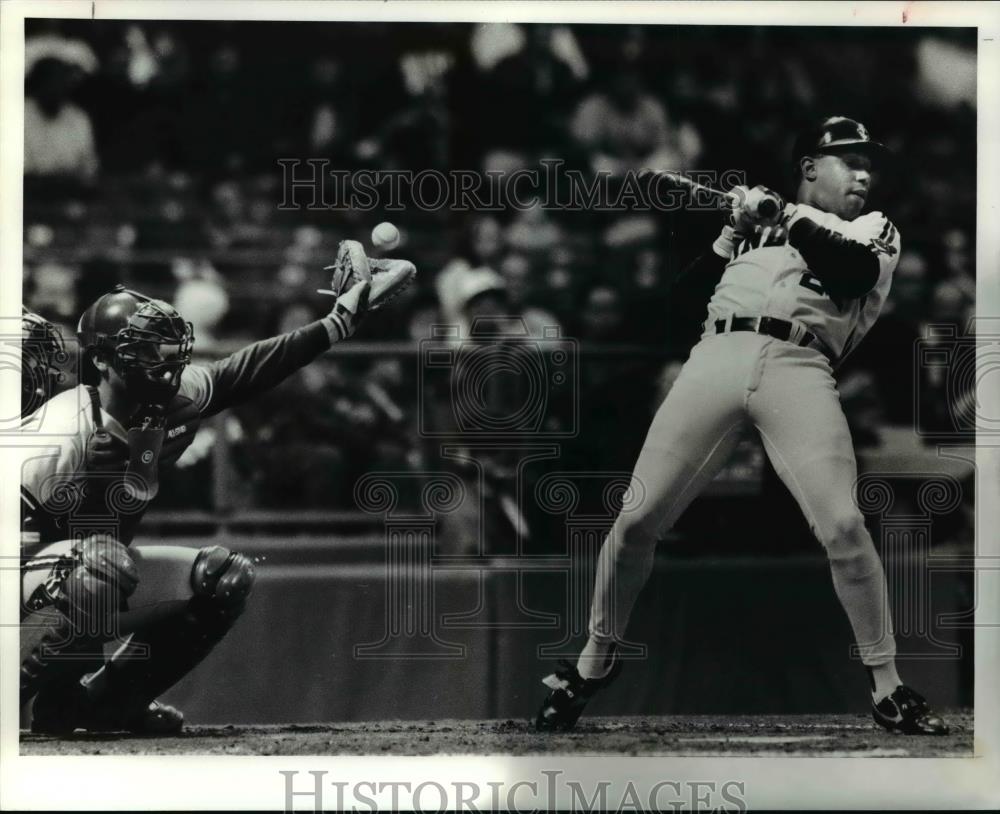 1990 Press Photo Moldonado brushed back by Stieb in Indians vs. BlueJays - Historic Images