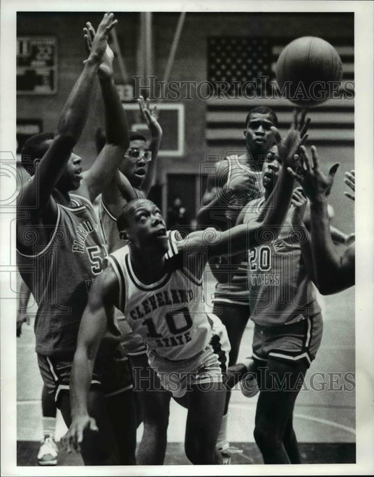 1987 Press Photo Ken McFadden drives between 4 Florida A&M players puts up shot. - Historic Images