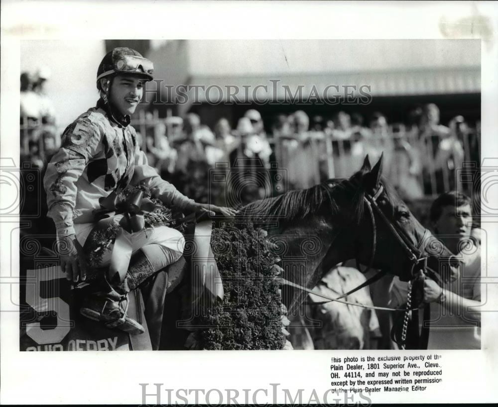1988 Press Photo Winning Jockey of the Ohio Derby Shane Romero - cvb57803 - Historic Images