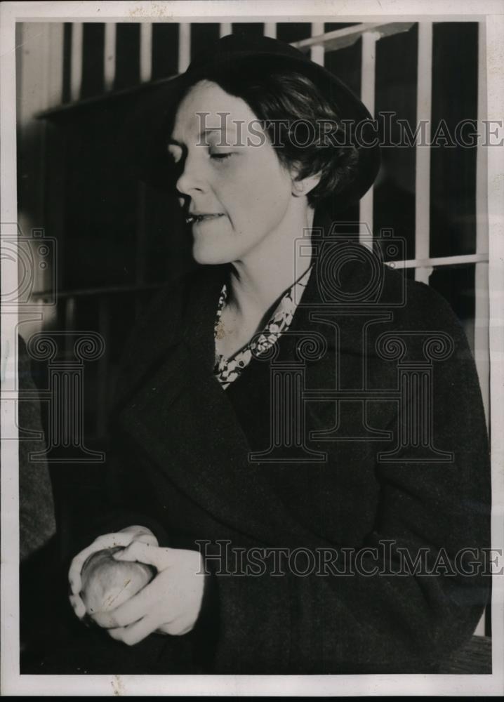 1937 Press Photo Mrs. Mary Jane Nuese Being Held In Los Angeles Jail - nee94644 - Historic Images