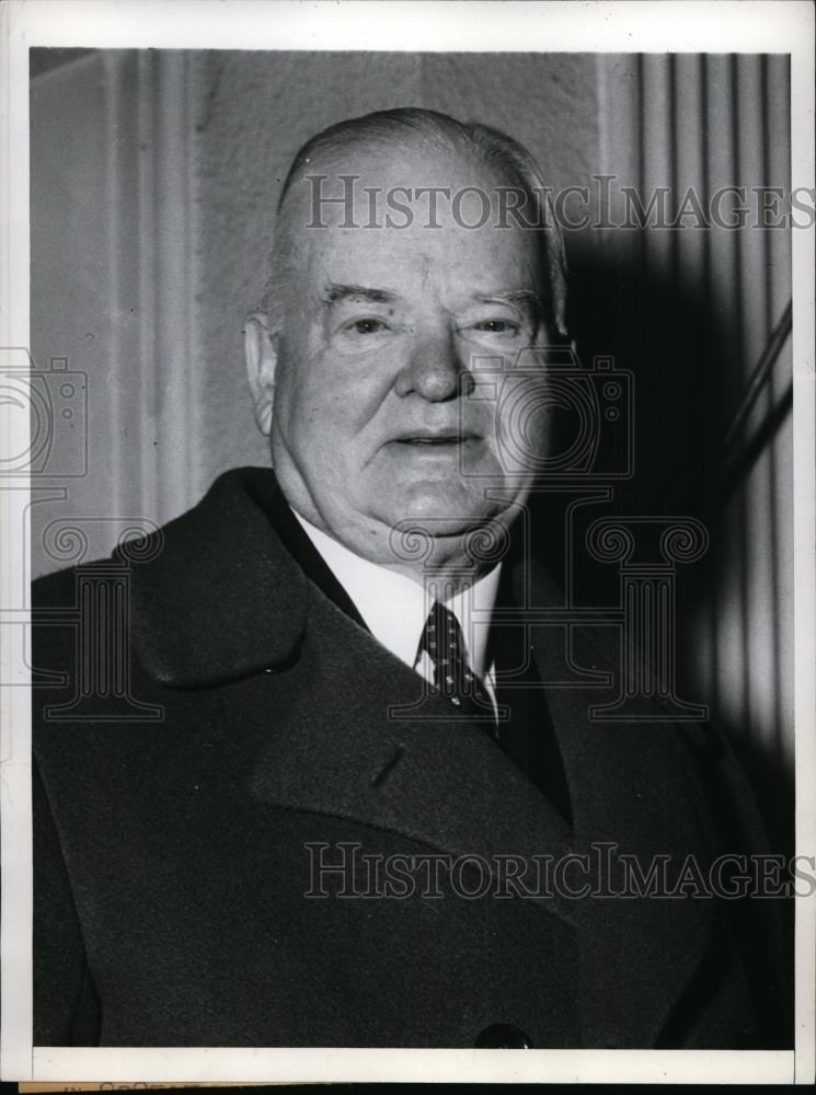 1947 Press Photo Former President Herbert Hoover Is Shown At The White House - Historic Images