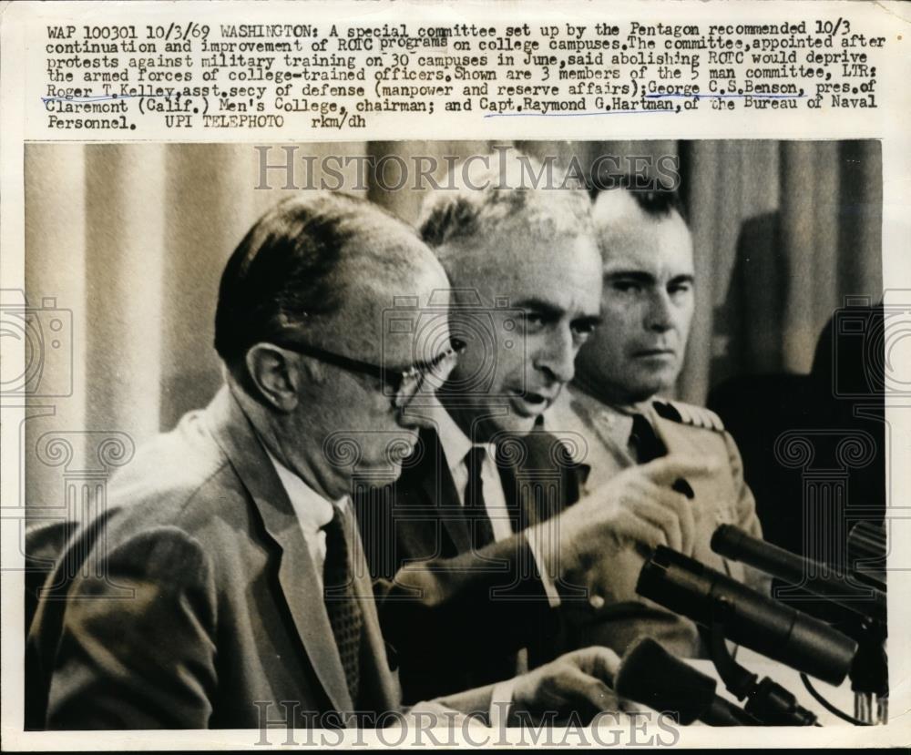 1969 Press Photo George Benson. Roger Kelley, and Capt Raymond Hartman - Historic Images