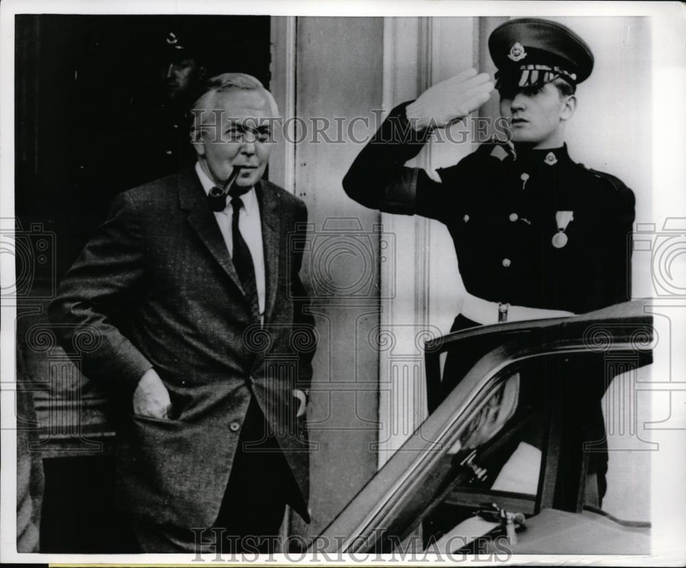 1966 Press Photo British Prime Minister Harold Wilson leaves Marlborough House - Historic Images