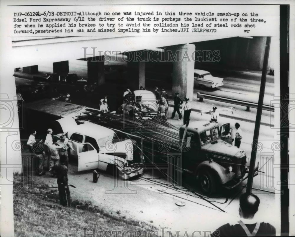 1958 Press Photo No one was injured in three vehicle accident on Edsel Highway - Historic Images