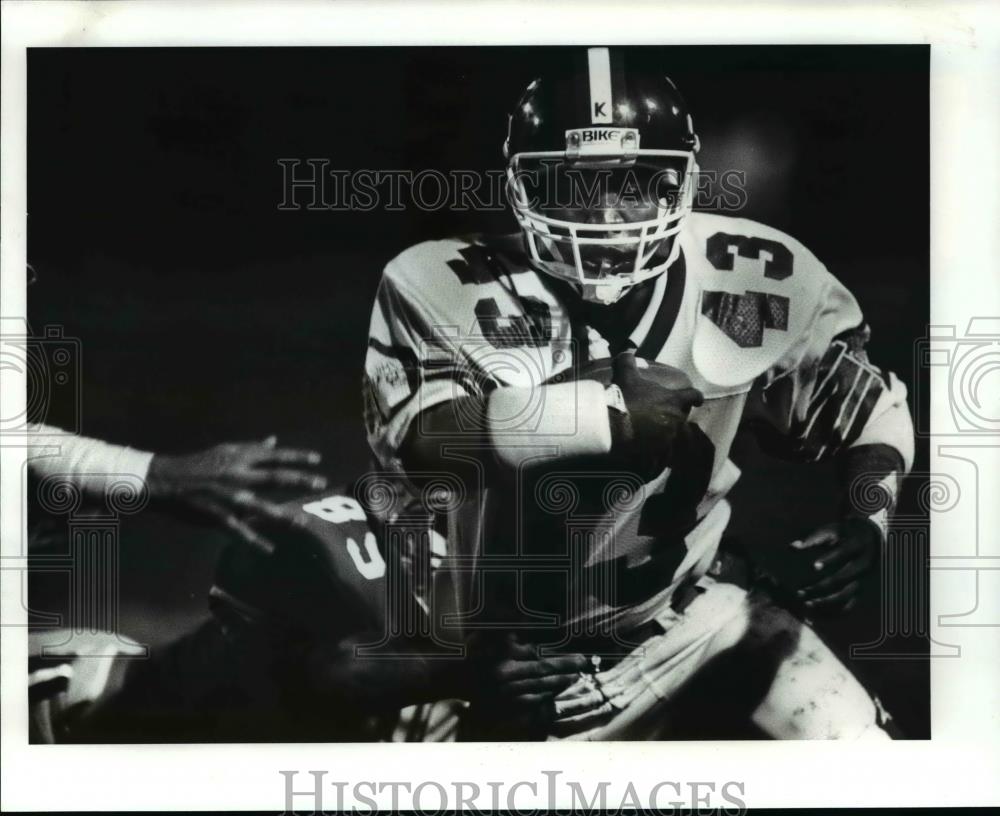 1986 Press Photo Berea running back Kevin Adams is hauled fown from behind - Historic Images