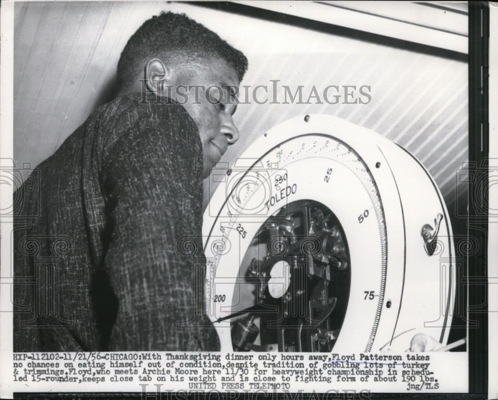 1956 Press Photo Boxer Floyd Patterson in Chicago to meet Archie Moore - Historic Images