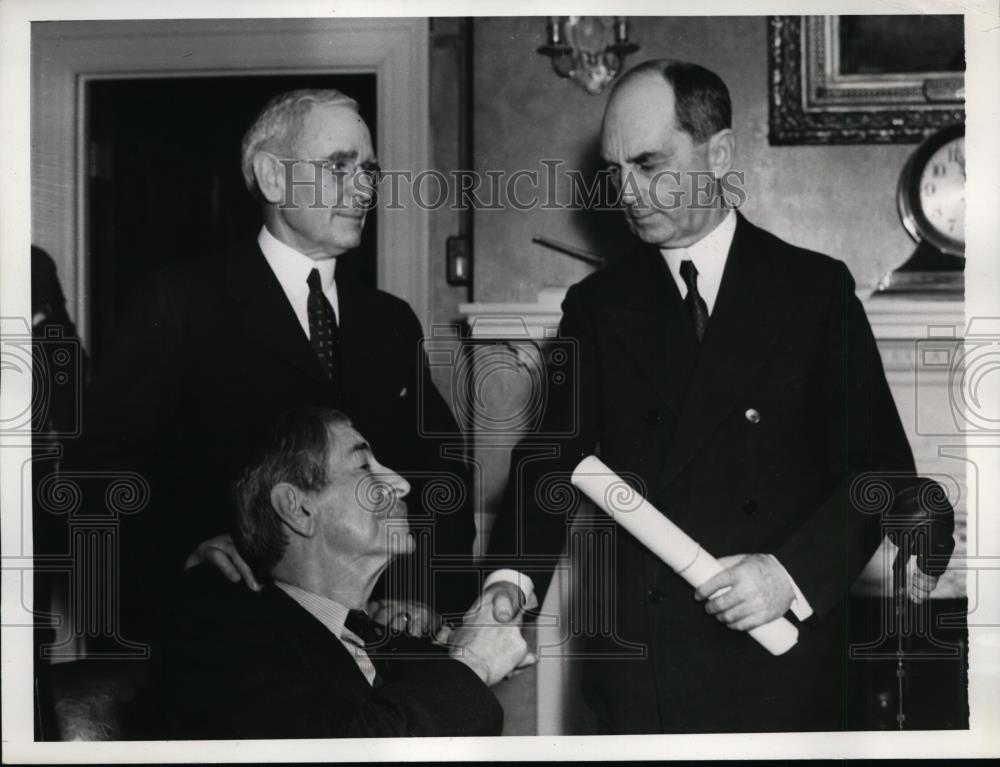 1937 Press Photo Admiral William Leahy Congratulated By William Standley - Historic Images