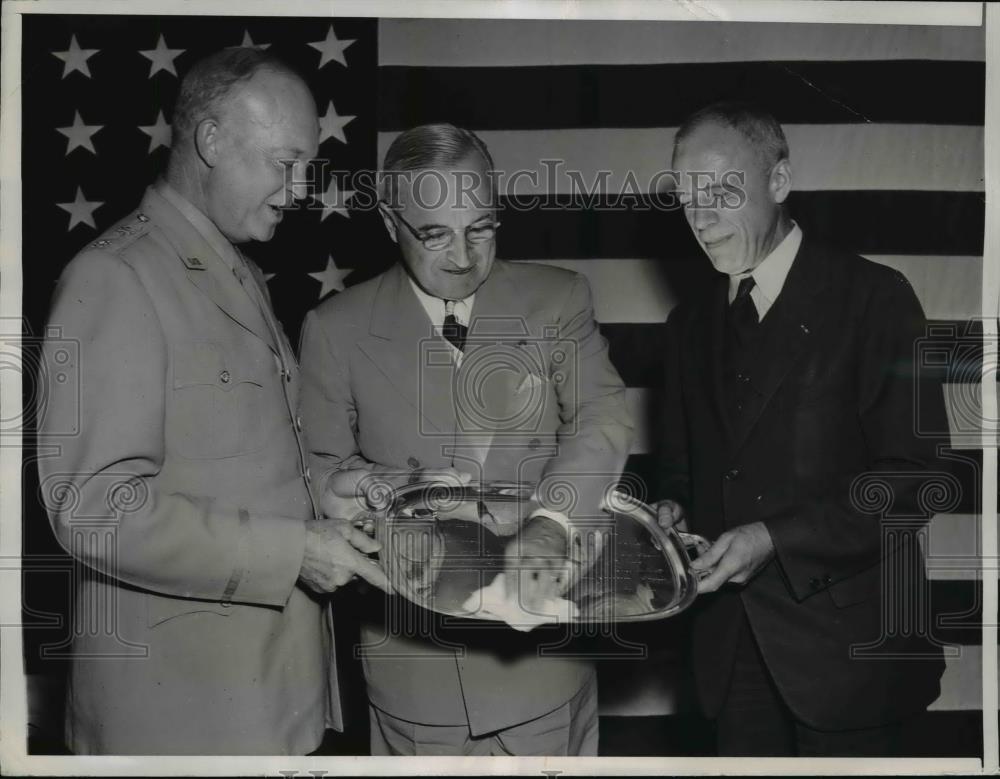 1947 Press Photo President Truman, Dwight Eisenhower, and Robert Patterson - Historic Images