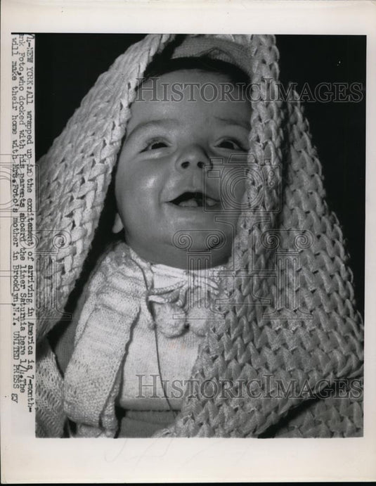 1956 Press Photo Baby arrive in American with his parents aboard Liner Saturnia - Historic Images