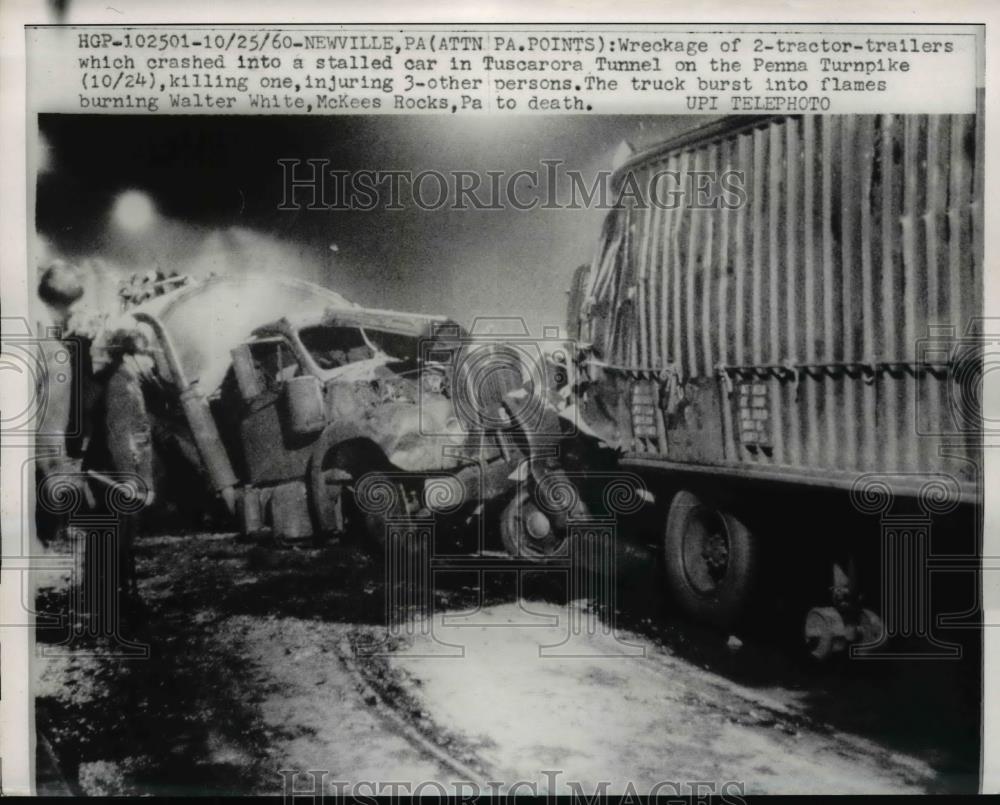 1960 Press Photo Wreckage of two tractor trailers that crashed into stalled car - Historic Images