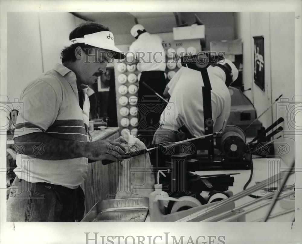 1990 Press Photo Brian Houghton fits new golf grips at Ben Hogan Company grounds - Historic Images