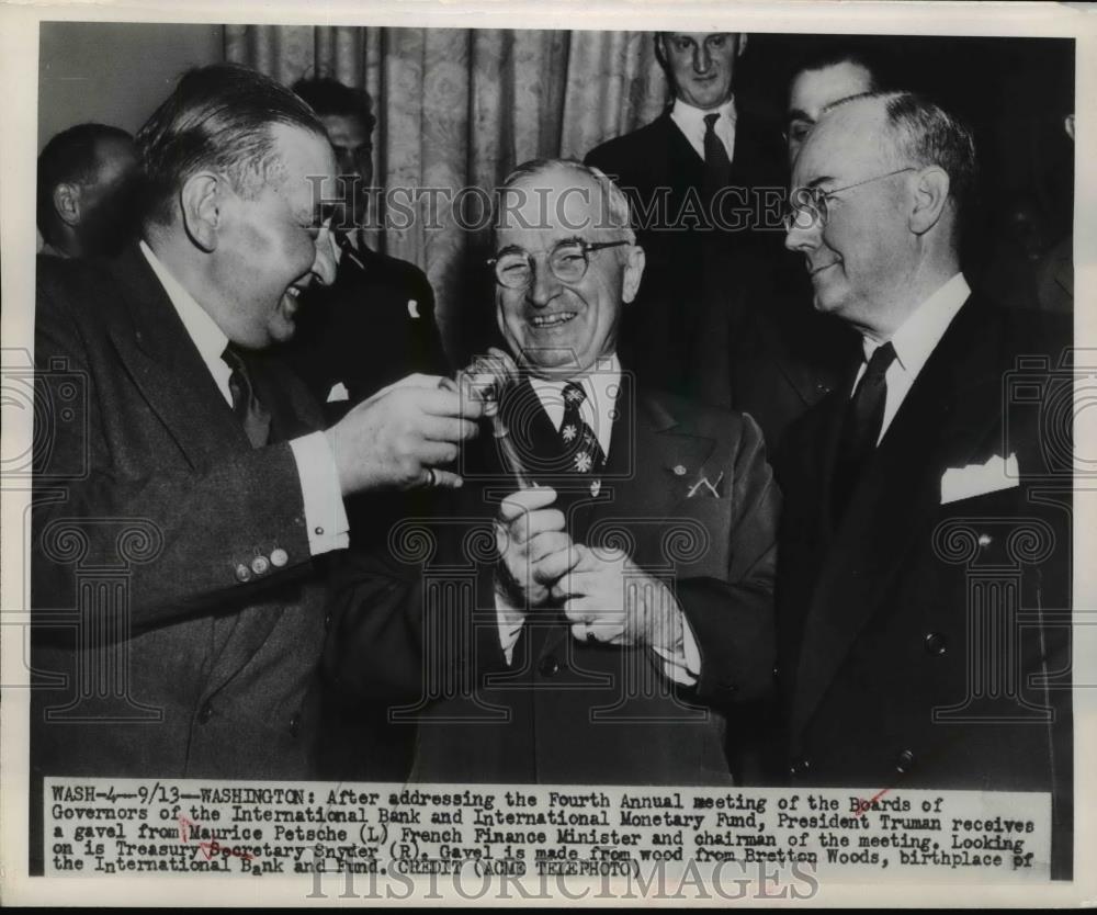 1943 Press Photo President Truman Receives A Gavel From Maurice Petsche - Historic Images