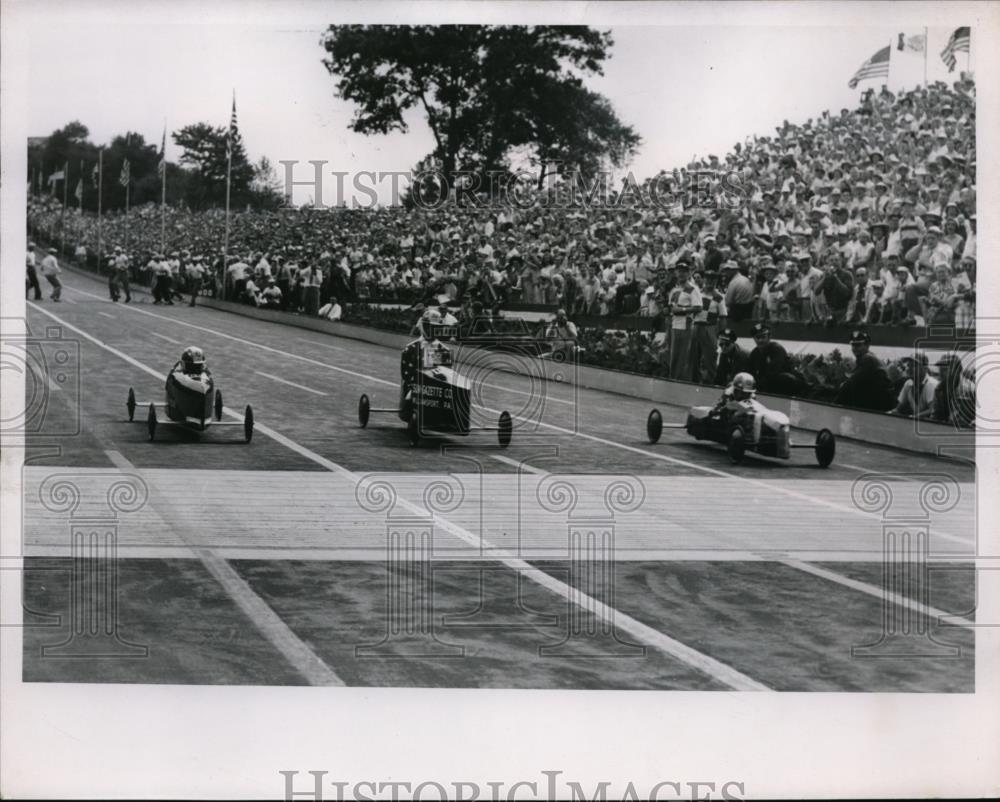 1952 Press Photo Racers cross the line in All-American Soap Box Derby, Akron, OH - Historic Images