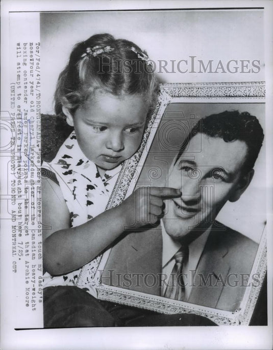 1956 Press Photo Cheryl Parker daughter of boxer James Parker & dads photo - Historic Images