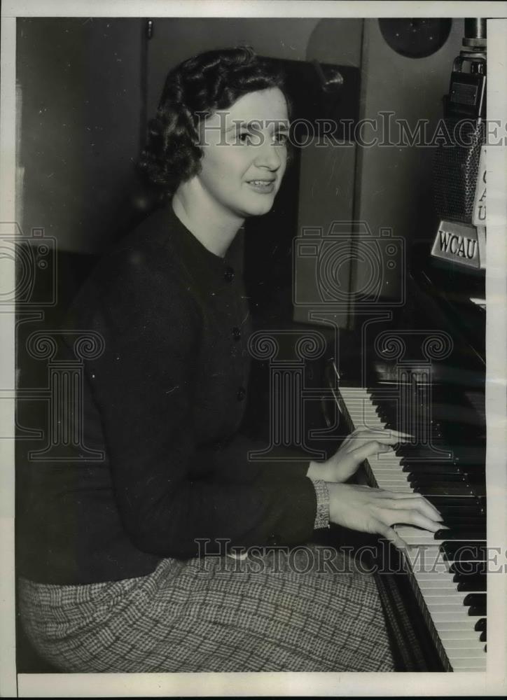 1938 Press Photo Eleanor L.Piper voice restored after operations - nee95370 - Historic Images