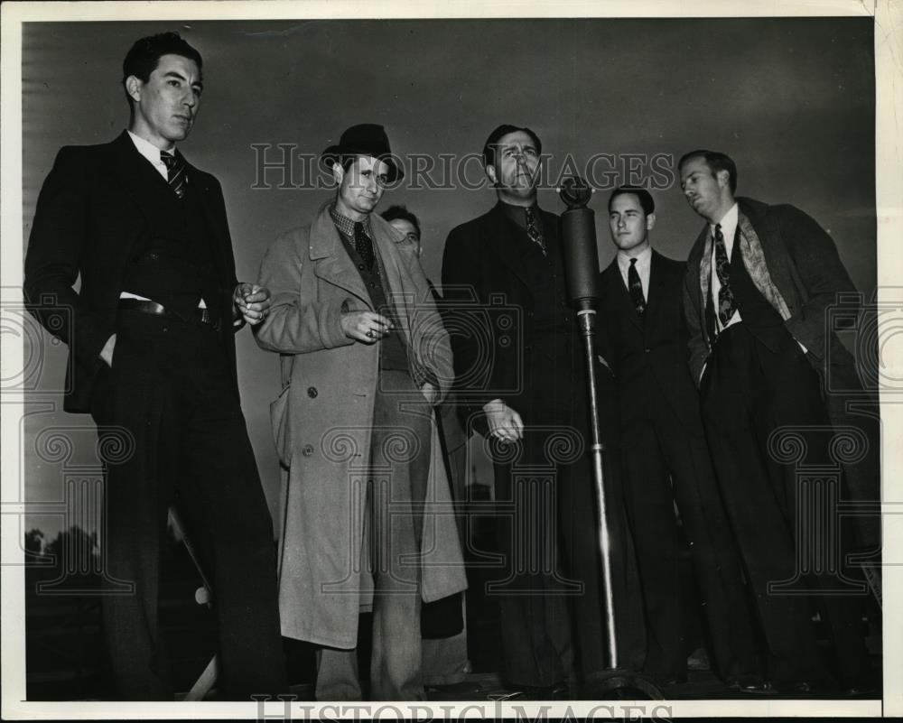 1937 Press Photo Douglas Aircraft Employees Meeting - nee94473 - Historic Images