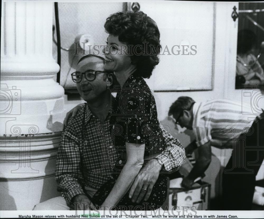 1989 Press Photo Marsha Mason with Husband Neil Simon on set of Chapter Two - Historic Images