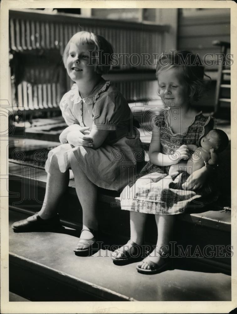 1940 Press Photo Penelope &amp; Christina James of England - nef00120 - Historic Images