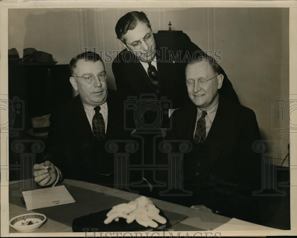 1940 Press Photo A.F.L. Leader Robert Everitt, I.B Padway and William McFettride - Historic Images