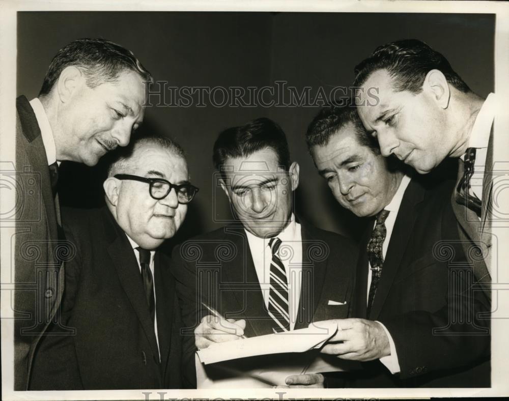 1964 Press Photo Panamanian Committee for National Reaffirmation visits New York - Historic Images