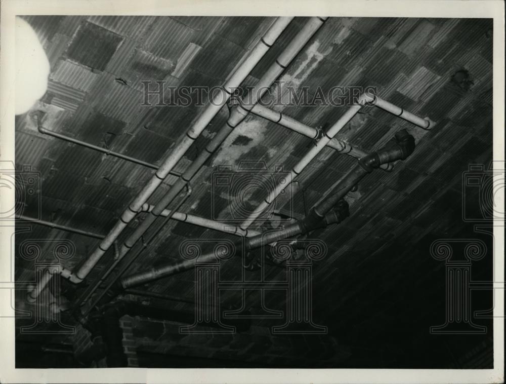 1937 Press Photo Plumbing work exposed in ceiling of county jail chapel - Historic Images