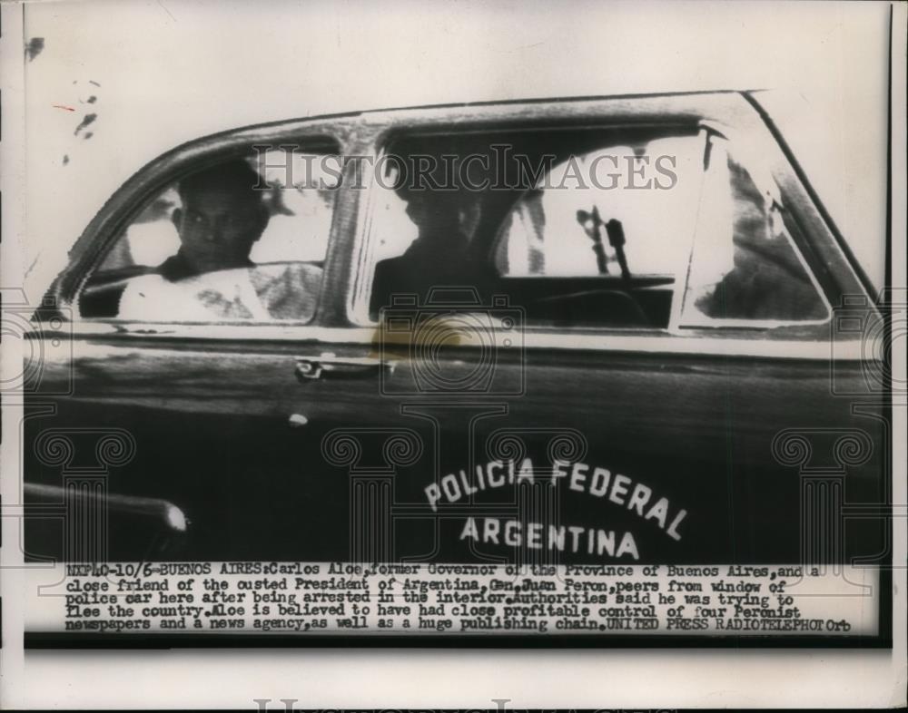 1955 Press Photo Carlos Aloe in back of police car after arrest - nef00564 - Historic Images