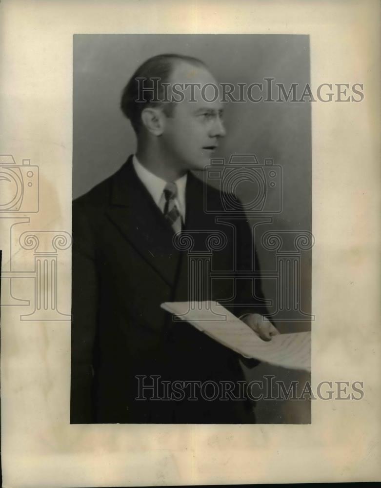 1931 Press Photo Deems Taylor conducts the 200 piece orchestra - nee96421 - Historic Images