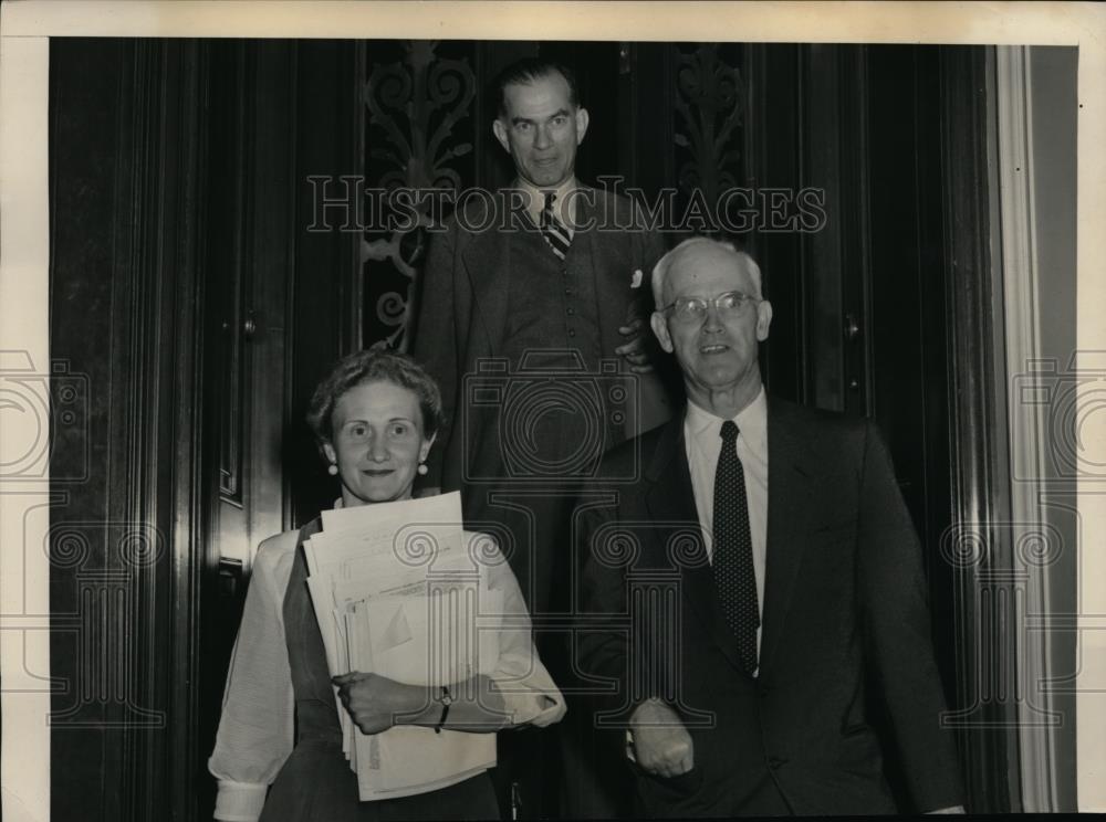 1954 Press Photo Sen.Arthur Watkins left Senate Chamber with Sen.J.W.Fulbright - Historic Images