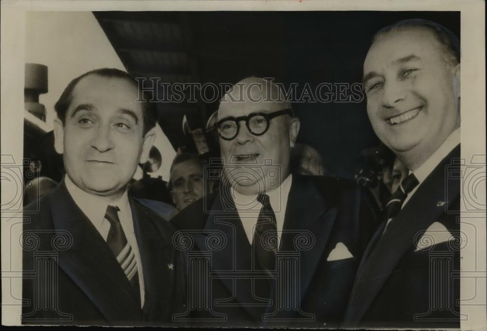 1954 Press Photo French Premier Pierre Mendes-France arrives at EDC Conference - Historic Images