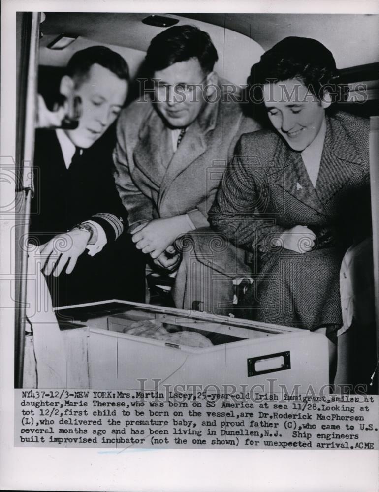 1951 Press Photo Mrs.Martin Lacey smile at daughter born in SS American at sea - Historic Images