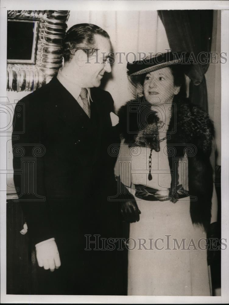 1939 Press Photo Rose Rosenberg &amp; Lazlo Hoenig announce engagement in London - Historic Images