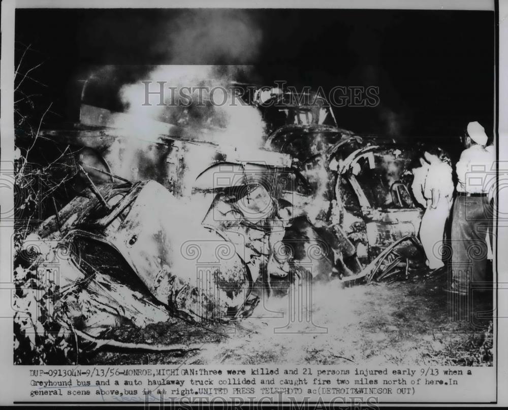 1956 Press Photo Three killed and 21 injured when Greyhound bus collided - Historic Images