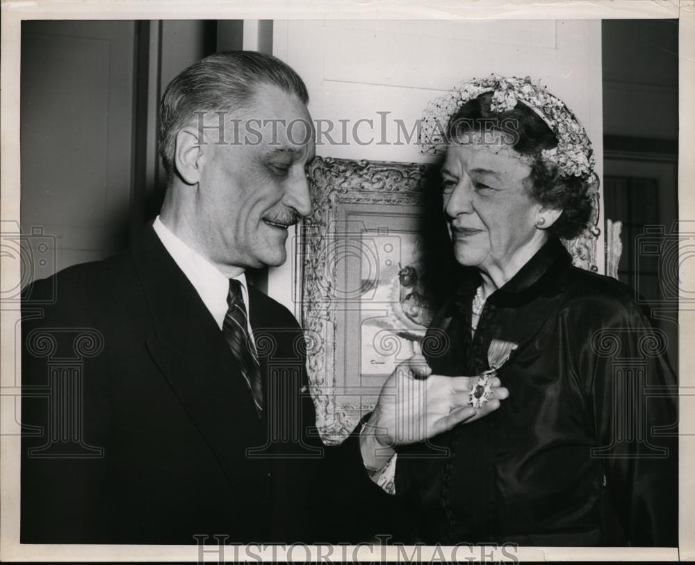 1953 Press Photo Mrs. Nathan Wafeth, social Secy. in Washington D.C. - nee93697 - Historic Images